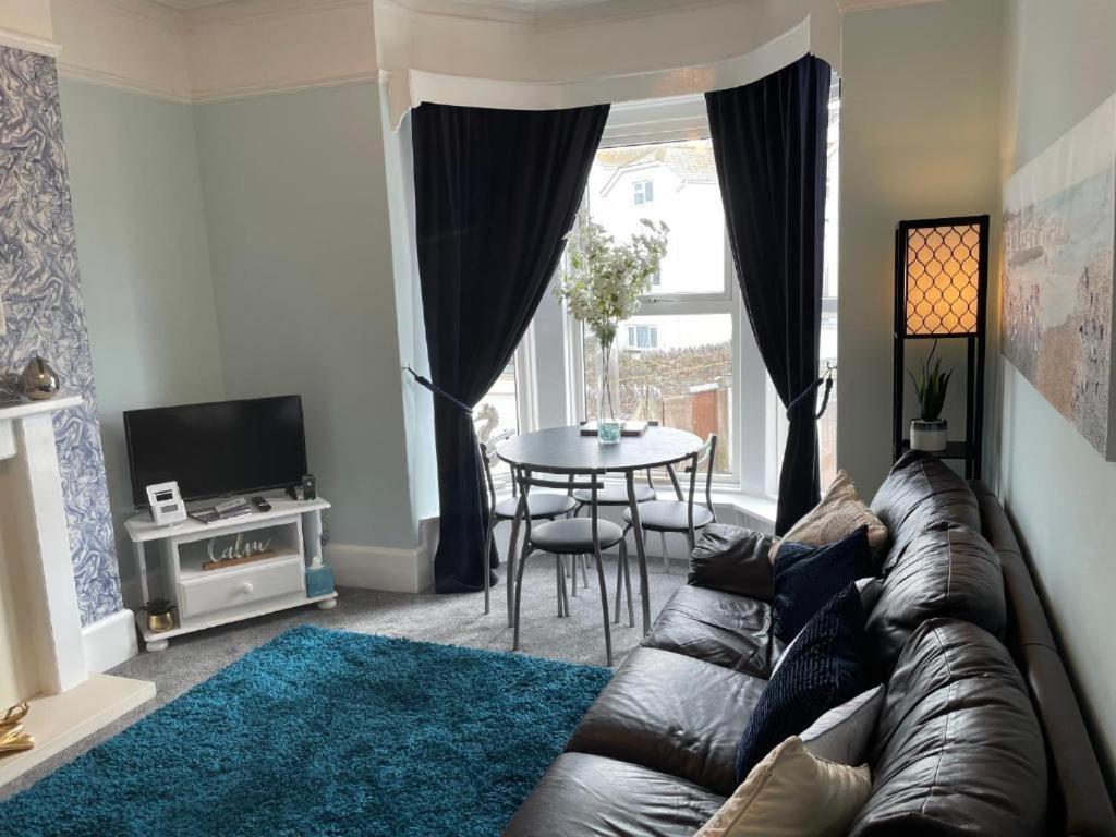 Seaview Apartment With Parking Exmouth Exterior photo